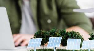 Brasileiros que querem instalar placas solares em casa precisam conhecer a nova lei do setor