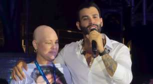 Gusttavo Lima homenageia fã ao comemorar fim de quimioterapia em navio