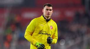 Técnico do Girona dispara contra goleiro algoz do Brasil em 2022: 'objetivos diferentes'