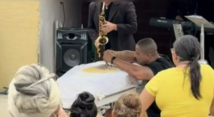 Suspeito de jogar mulher do 10º andar de prédio em SP levou flores e chorou no velório dela