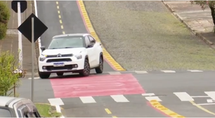 Ciclofaixa asfaltada em rua de paralelepípedos deixa motoristas confusos no Paraná