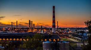 Petróleo russo continuou circulando apesar das sanções e jovem alemão transformou isso em negócio milionário