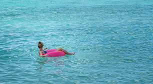 Mar e piscina ampliam risco de infecção por lente de contato