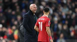 Slot revela que vai conversar com Salah: 'determinará o que acontecerá'