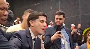 Vídeo: Vereador da Grande SP faz gesto obsceno a colega, que registra B.O. por violência de gênero