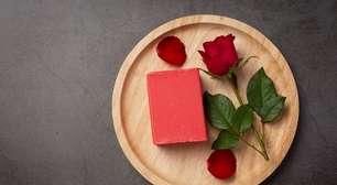 Simpatia com flores e mel para adoçar relacionamentos