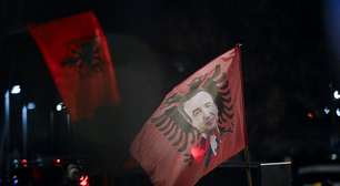 Por idolatria aos EUA, Kosovo aceita migrantes expulsos por Trump