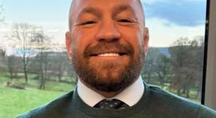 Ele mudou! Conor McGregor se casa com companheira de longa data no Vaticano