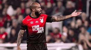 Athletico manifesta interesse em permanecer com Patrick, do Santos