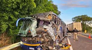 Colisão entre ônibus e caminhão deixa um morto e vários feridos na BR-386, em São José do Herval