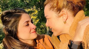 Fernanda Souza expõe a mulher e revela elogio da amada: 'Gastar essa beleza'