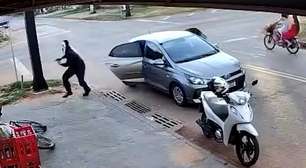 Criminoso com máscara do 'Pânico' mata homem a tiros em conveniência no MS