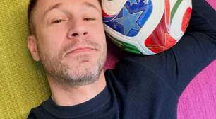 Tiago Leifert expõe ex-colega de Globo: 'Fazia flexão para inchar o braço'