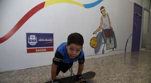 RJ: Menino com síndrome rara troca cadeira de rodas por skate
