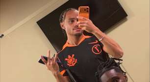 Meia do Tottenham e da Holanda posta foto com camisa do Corinthians