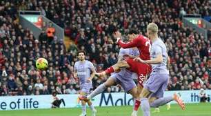 Liverpool vence o Brighton com facilidade na volta de Salah ao time