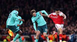 Arsenal ganha do Wolverhampton com dois gols contra e se mantém na liderança do Inglês