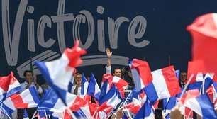 Em meio a tensão política, Sarkozy alerta para crise institucional na França