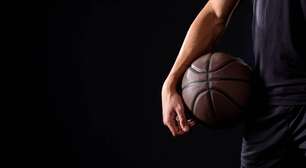 Incrível: ele tem 2,36m e é o atleta ativo mais alto do mundo