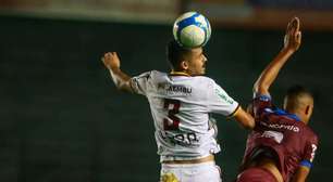 Vitória entra em disputa com Corinthians e Remo por zagueiro da Série B e valor assusta
