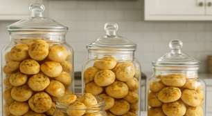 Biscoitinhos de cebola amanteigados com 3 ingredientes: fácil de fazer para o café