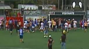 Ex-Corinthians e Botafogo é espancado em jogo no Paraná