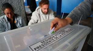 Eleição no Chile: resultados parciais mostram Kast, 'Bolsonaro chileno', à frente de comunista Jara