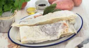 Como dessalgar o bacalhau corretamente? Aprenda o passo a passo!
