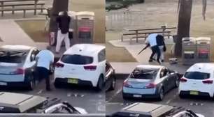 Vídeo mostra homem desarmando atirador de ataque em praia da Austrália