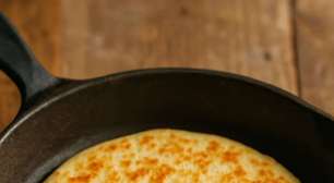 Pão de queijo de frigideira funciona mesmo? Veja a receita simples