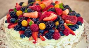 Sobremesa elegante: pavlova de suspiro e frutas