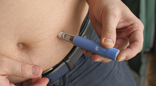 Canetas emagrecedoras nas festas: riscos de náusea e refluxo