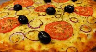 Pizza caseira com massa perfeita: fácil, simples e sem sujeira na sua cozinha