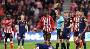 Jogador do Newcastle tem pulmão perfurado e costela fraturada em jogo da Premier League