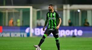 Goiás negocia com zagueiro da Série B que já passou no clube e formado no São Paulo