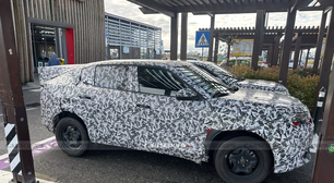 Nova geração do Fiat Fastback mostra interior em novo flagra na Europa