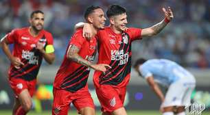 Artilheiro do Athletico-PR é alvo de times do Brasileirão e Odair avalia: "Conversas"