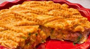 Torta de camarão com massa caseira de 3 ingredientes