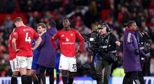 Meia do Manchester United se envolve em polêmica após protestona arquibancada; entenda
