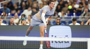 Brasileiro de 19 anos desafia nº 1 do mundo no tênis