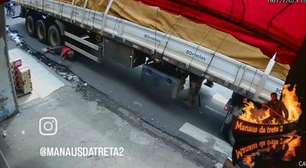 Homem cai sob carreta e tem perna esmagada durante manobra