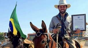 Trajeto de 10 mil km! Conheça o brasileiro que tenta voltar dos Estados Unidos ao Brasil montado em mula