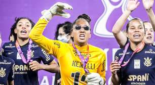 Goleira se despede do Corinthians com homenagem à Fiel