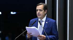 Suplente de Romário toma posse no Senado