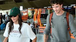 Marquezine chega a SP com Shawn Mendes e cachorro de João Guilherme