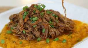 Carne de panela com purê: a combinação mais suculenta e saborosa que vai deixar seu almoço de domingo com o gostinho de comida de vó