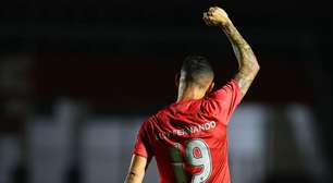 Bom nome? Vitória e Fortaleza disputam atacante do Athletico Paranaense para 2026