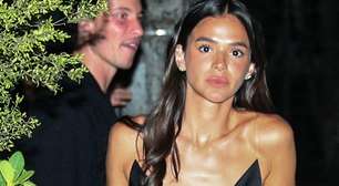 Flagra: Bruna Marquezine usa slip dress de R$ 4 mil com Shawn Mendes