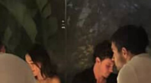 Em meio a rumores de romance, Bruna Marquezine e Shawn Mendes são clicados durante jantar