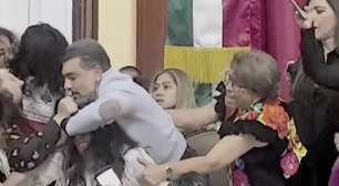 Puxão de cabelo, cotovelada: Congresso da Cidade do México tem briga generalizada de parlamentares